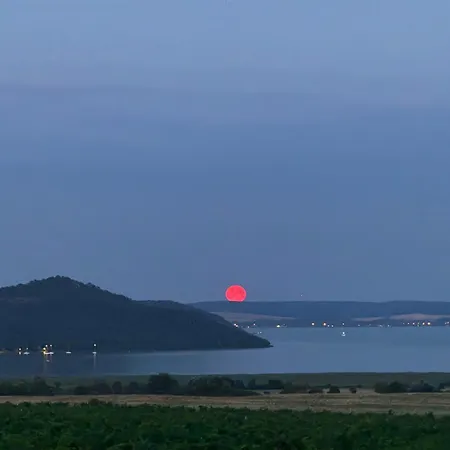 Overlooking Balaton - Tora Nezo Haziko Holiday home Orvenyes