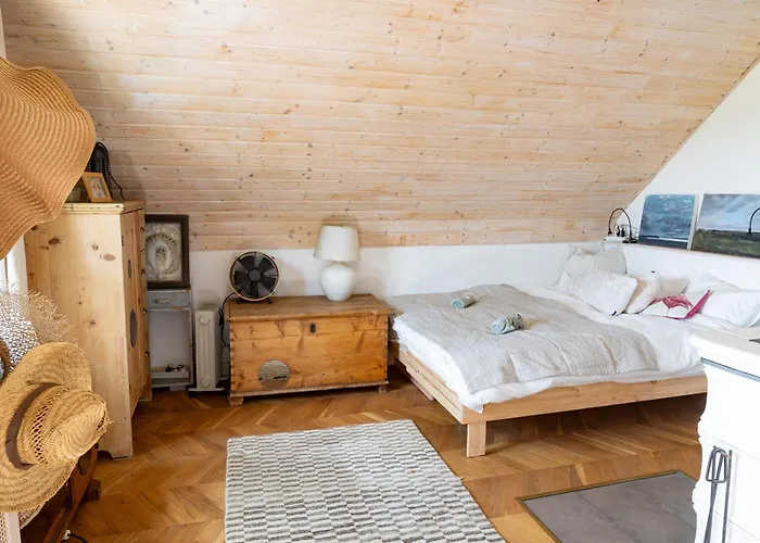 Overlooking Balaton - Tora Nezo Haziko * אורבייניאש